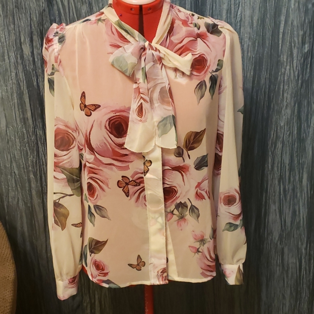 Sheer floral rose print bluse